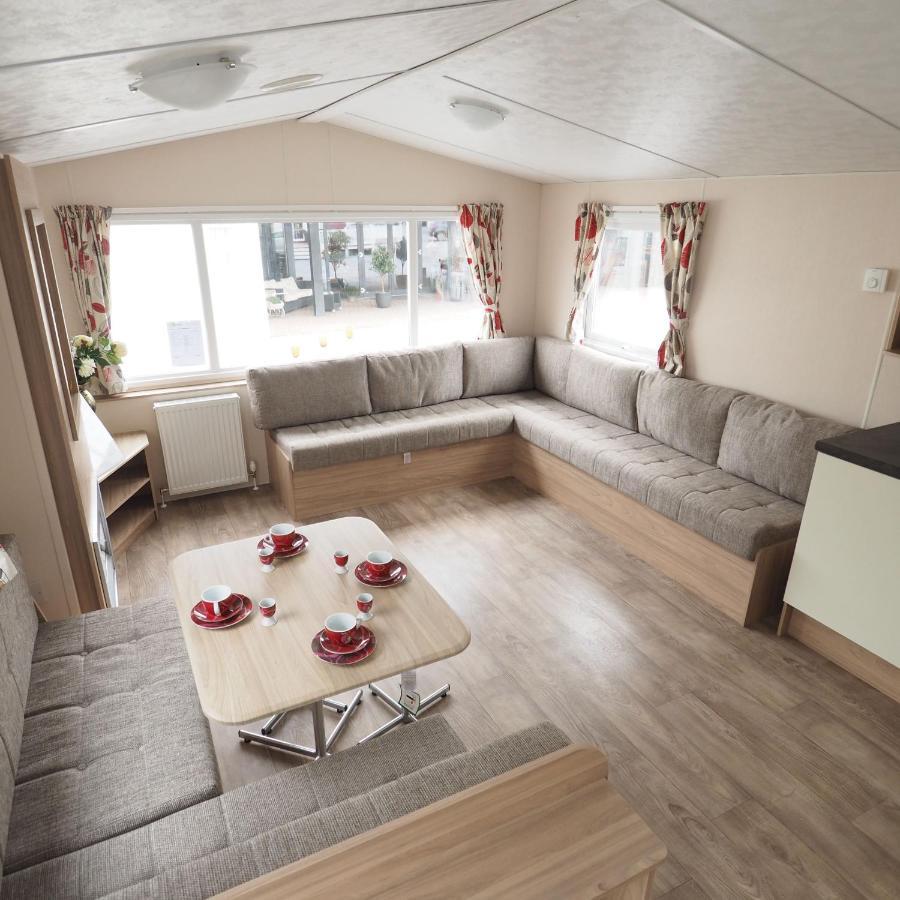 Vakantiepark Wilhelm Tell Superieur Chalet Opglabbeek Exterior photo